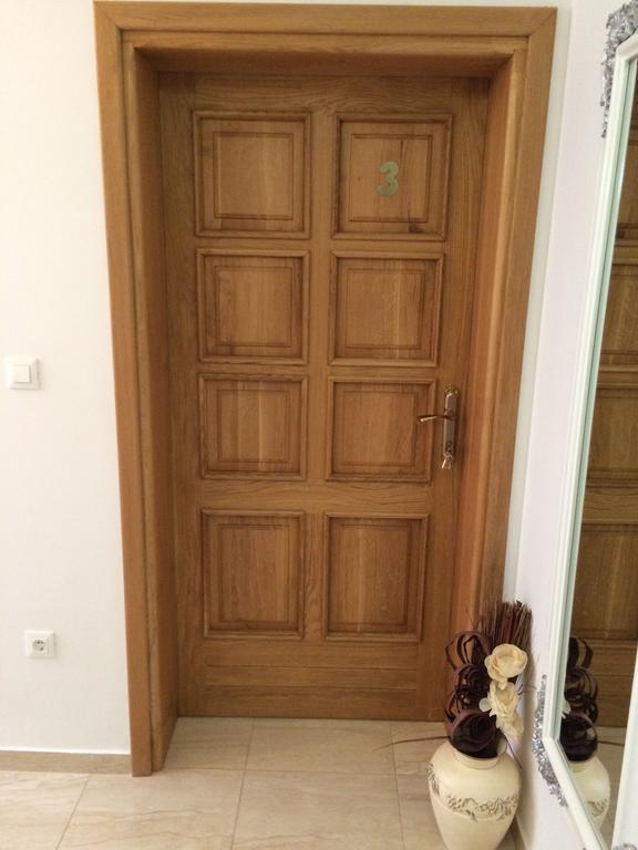 Apartmani Mane โตรกีร์ ภายนอก รูปภาพ
