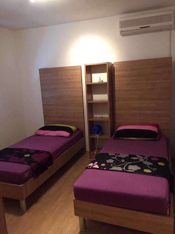 Apartmani Mane โตรกีร์ ภายนอก รูปภาพ
