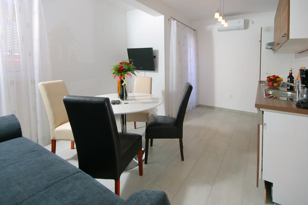 Apartmani Mane โตรกีร์ ภายนอก รูปภาพ
