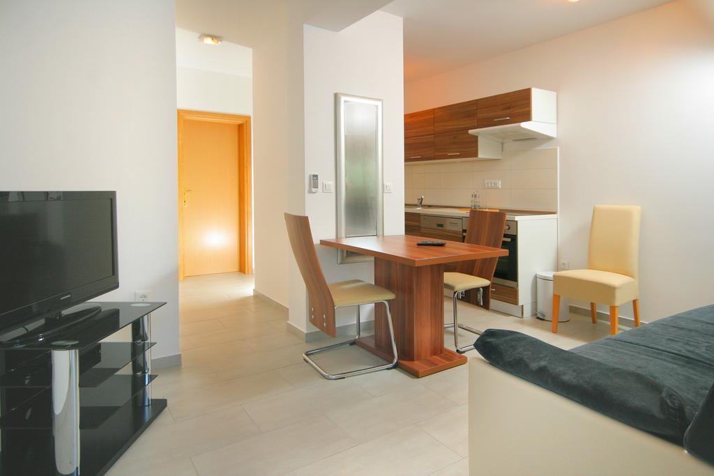 Apartmani Mane โตรกีร์ ภายนอก รูปภาพ