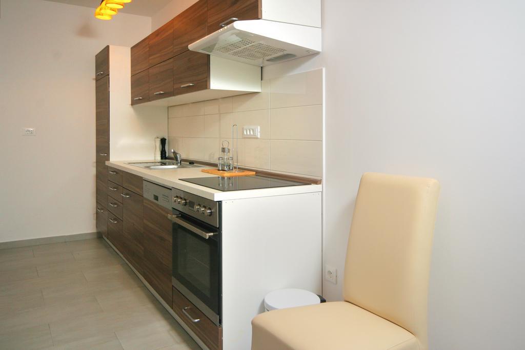 Apartmani Mane โตรกีร์ ภายนอก รูปภาพ