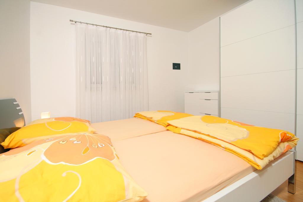 Apartmani Mane โตรกีร์ ภายนอก รูปภาพ