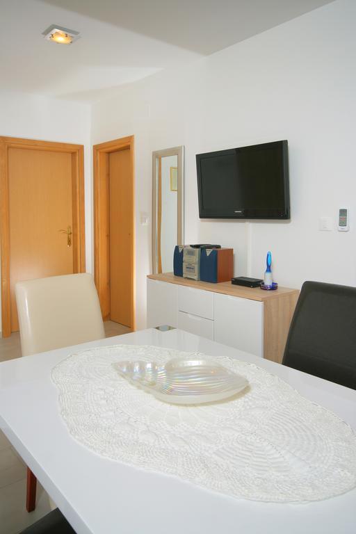 Apartmani Mane โตรกีร์ ภายนอก รูปภาพ