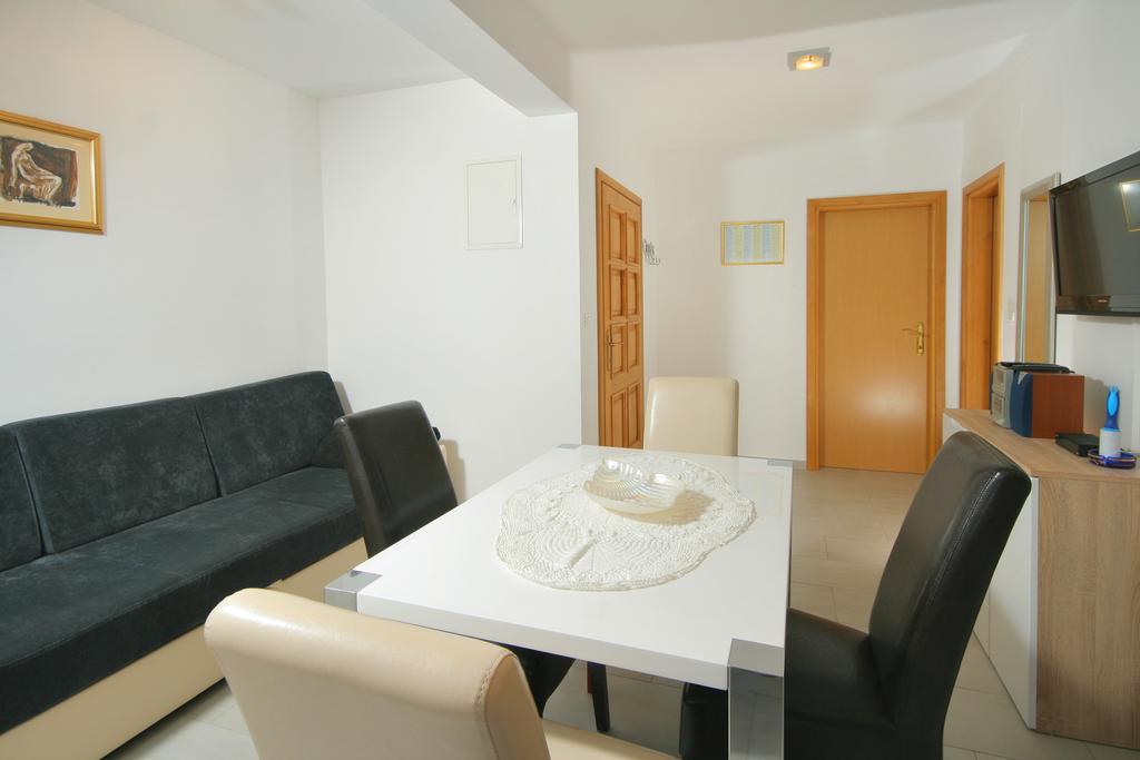 Apartmani Mane โตรกีร์ ภายนอก รูปภาพ