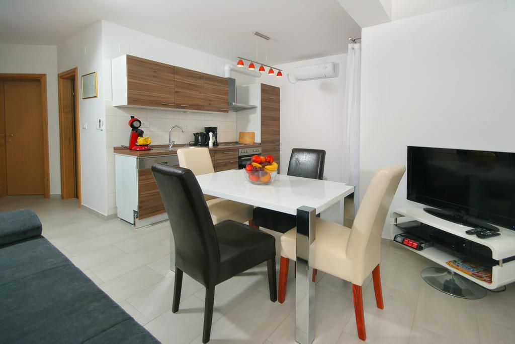 Apartmani Mane โตรกีร์ ภายนอก รูปภาพ