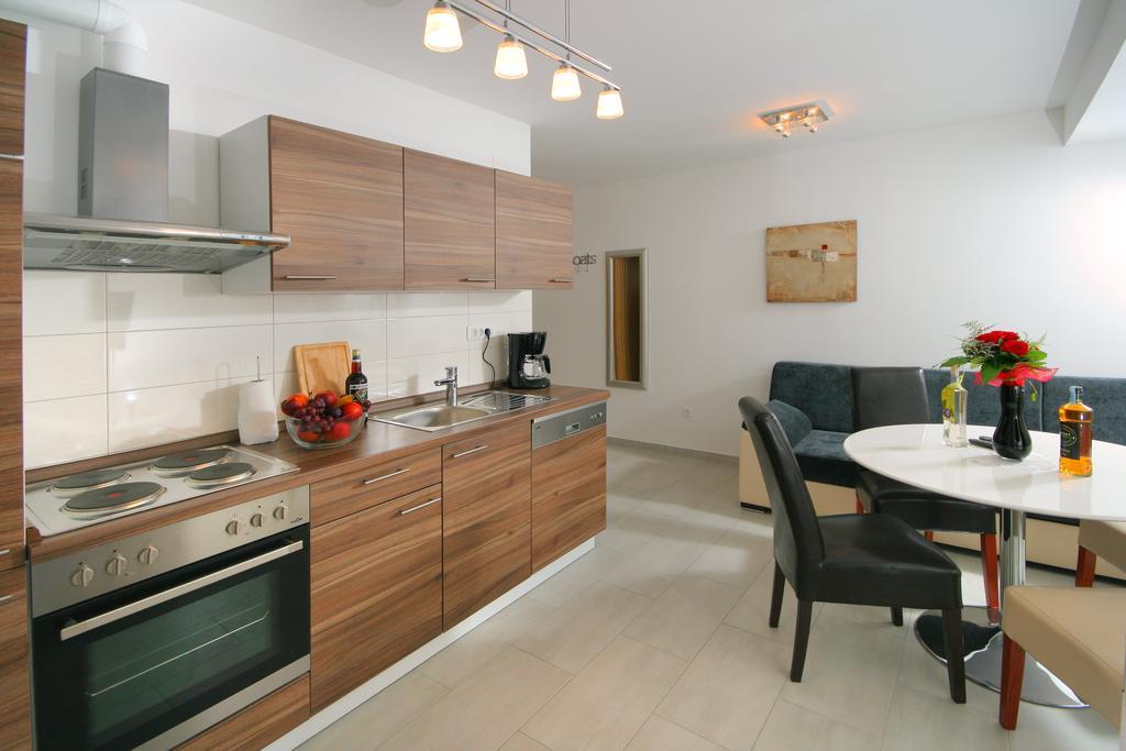 Apartmani Mane โตรกีร์ ภายนอก รูปภาพ