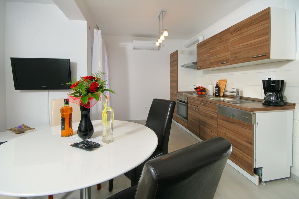 Apartmani Mane โตรกีร์ ภายนอก รูปภาพ